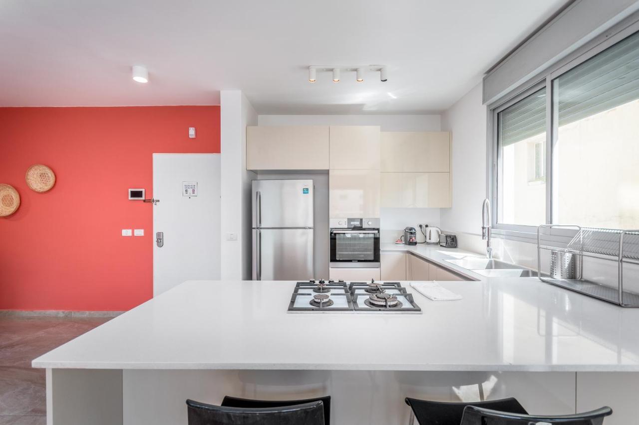 3 Bedrooms Apt Balcony & Parking Near Banana Beach Tel Aviv-Jaffa Exterior foto